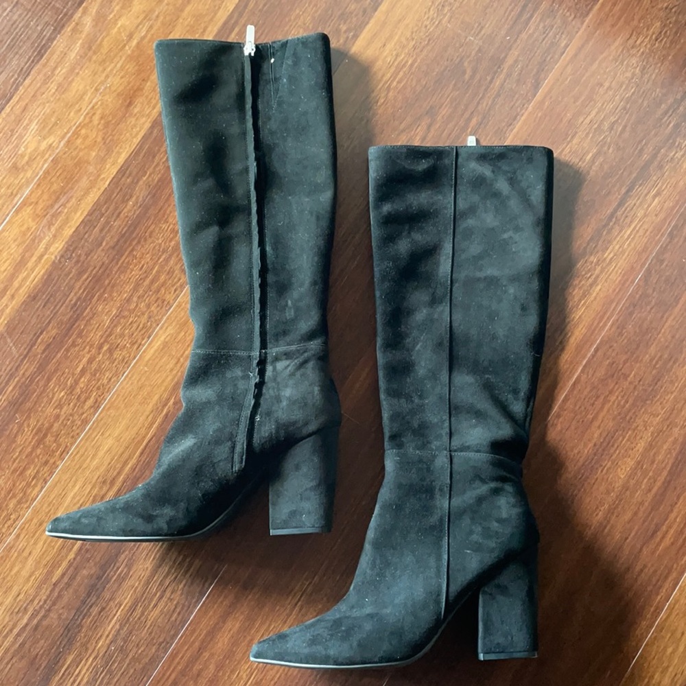 Black heeled boots